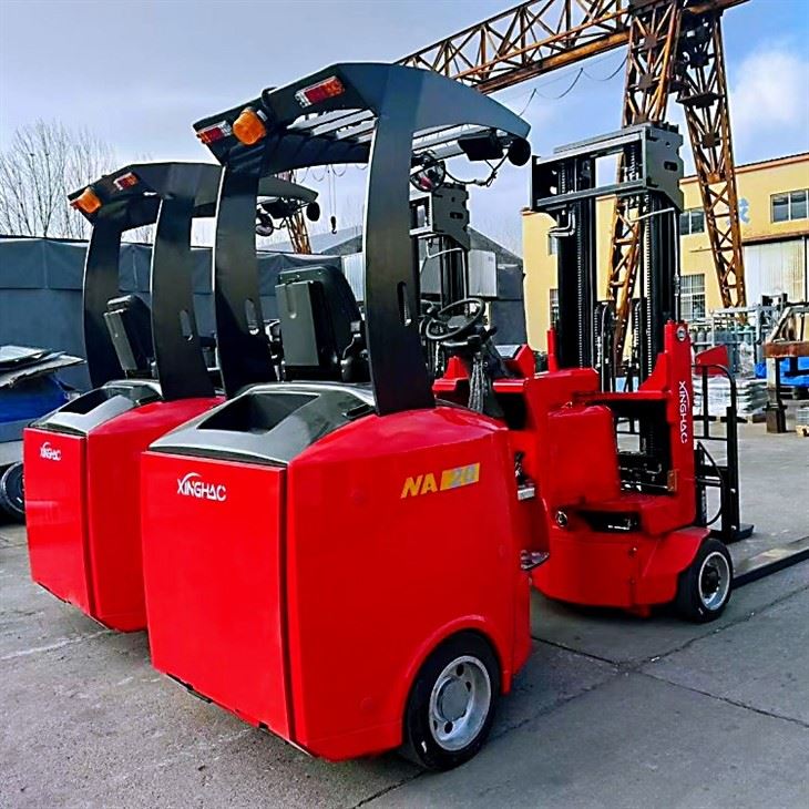 2000kg Capacity Battery Articulated Forklift