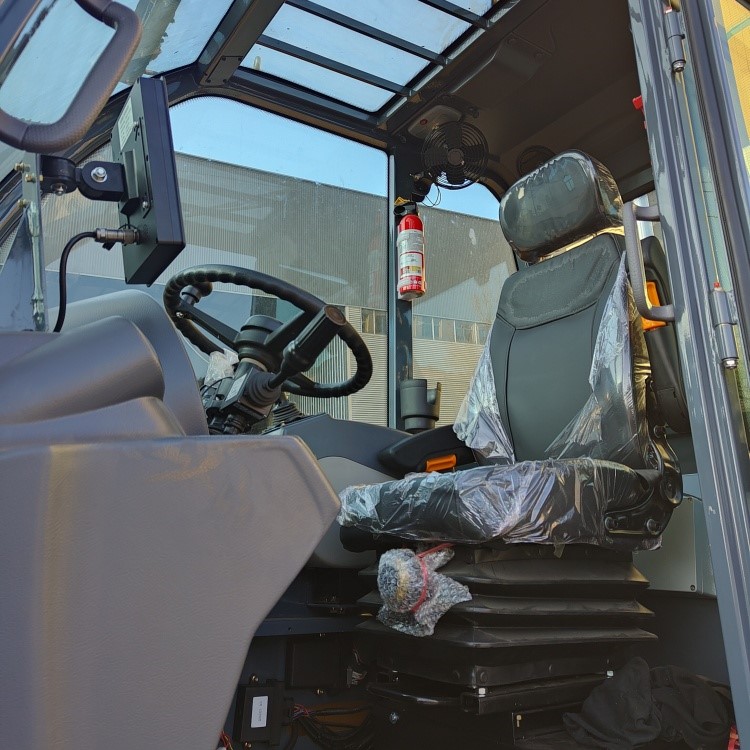 4 T 12 m Telescopic Handler