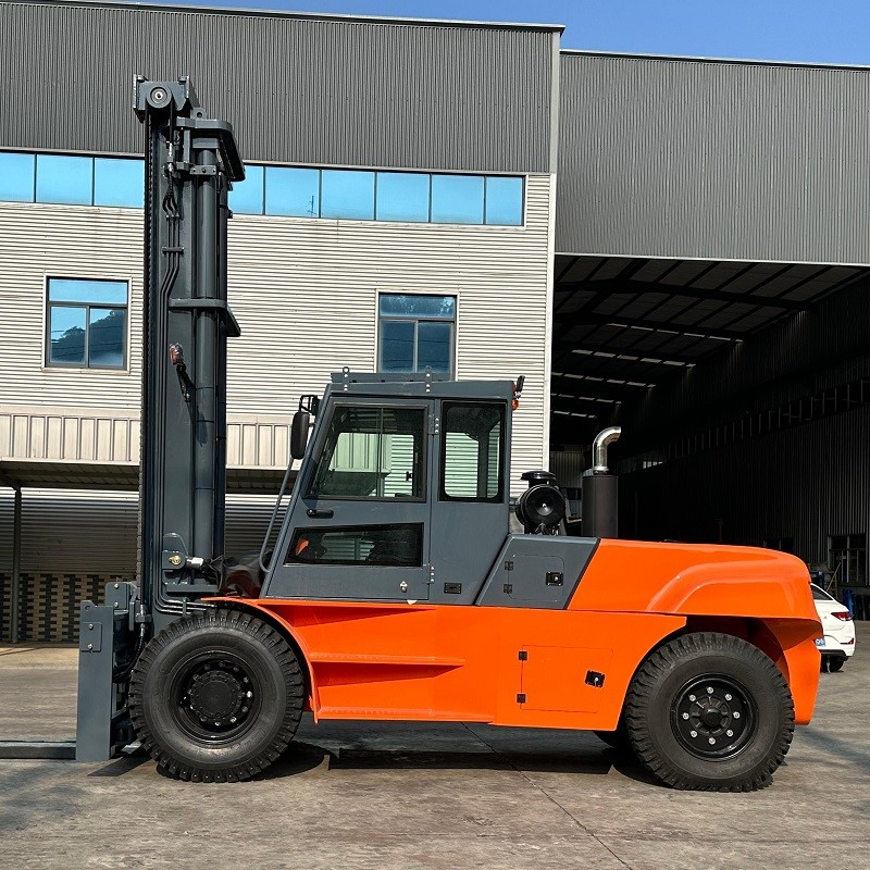 Warehouse Industries small 16 ton forklift