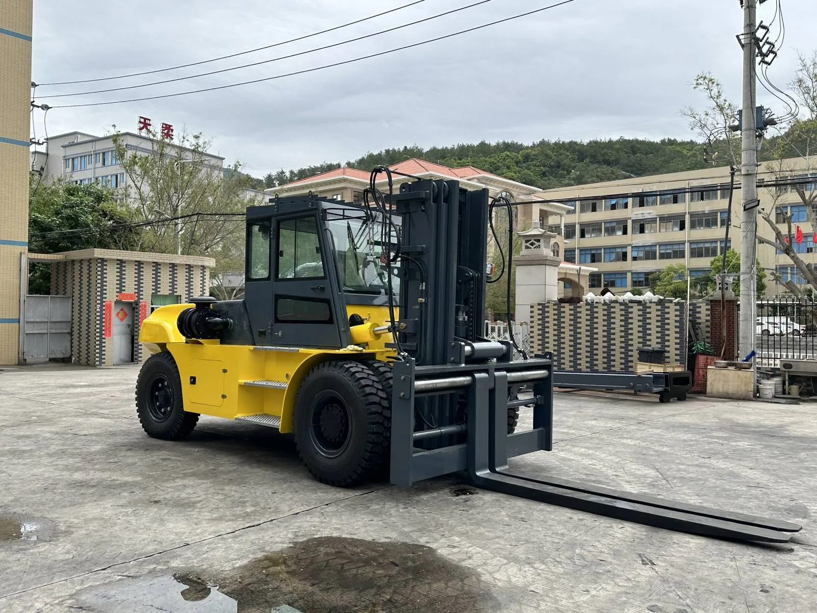 Euro V Heavy Duty Forklift 16 Ton Euro V Heavy Duty Forklift 16 Ton