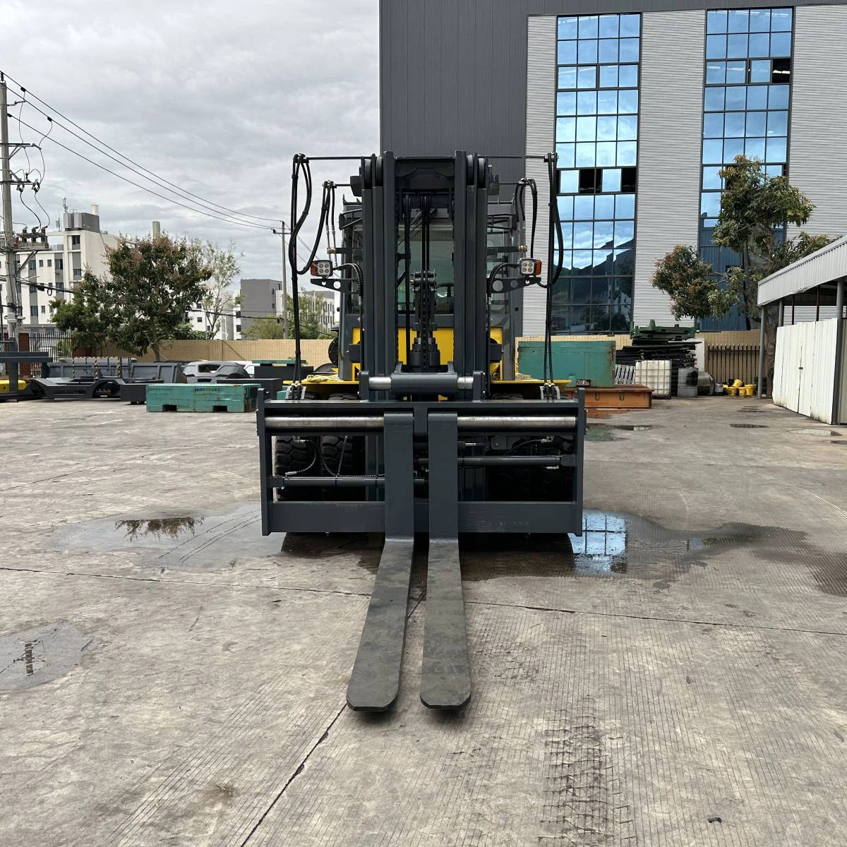 Euro V Heavy Duty Forklift 16 Ton Supplier Euro V Heavy Duty Forklift 16 Ton Supplier